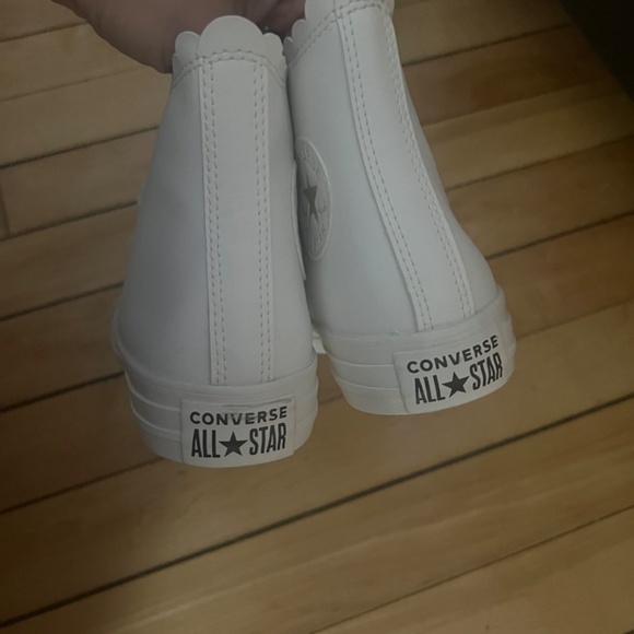 SOLD ❤️NEW LIMITED EDITION CONVERSE LEATHER SNEAKERS - Picture 3 of 5